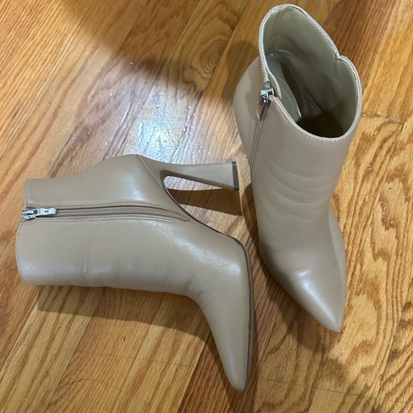 Nine West Beige Bootie Heels Sz 8 - Picture 4 of 5